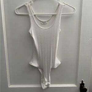 CLYQUE - White Ribbed Bodysuit
